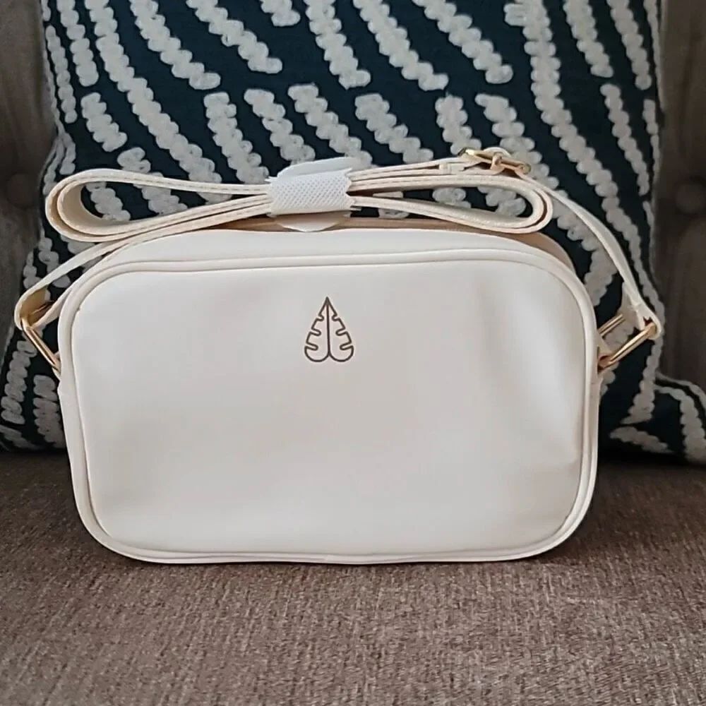 NWT Gorgeous Biossance White/ Ivory Satin Light Cushion adjustable crossbody bag